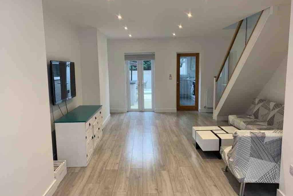The Villas, Newly Refurbished Modern Home - Free Parking, Prime, Netflix Buckingham Extérieur photo